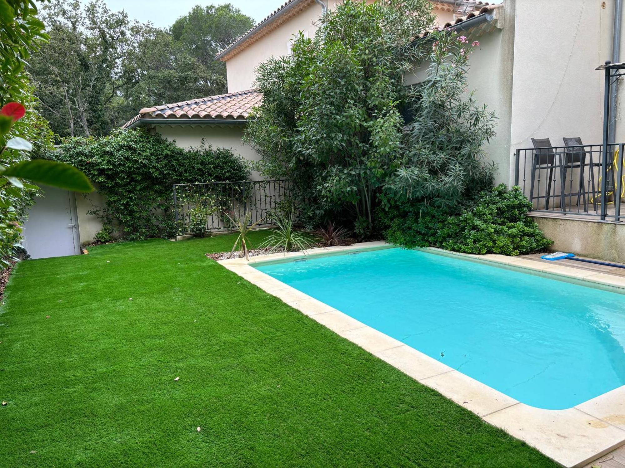 Les Jardins Du Castelas - Piscines, Jardins Et Spas Privatifs *