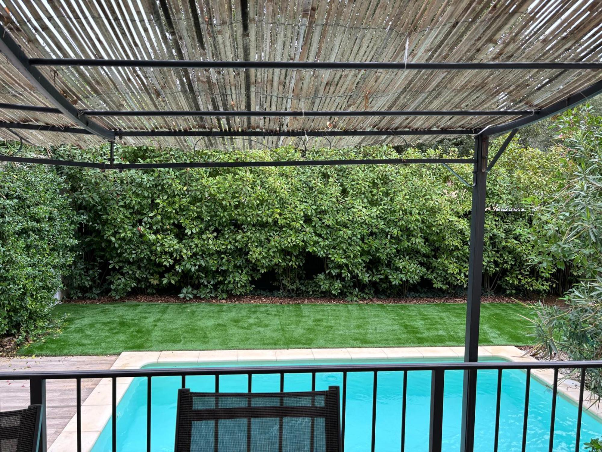 Les Jardins Du Castelas - Piscines, Jardins Et Spas Privatifs *