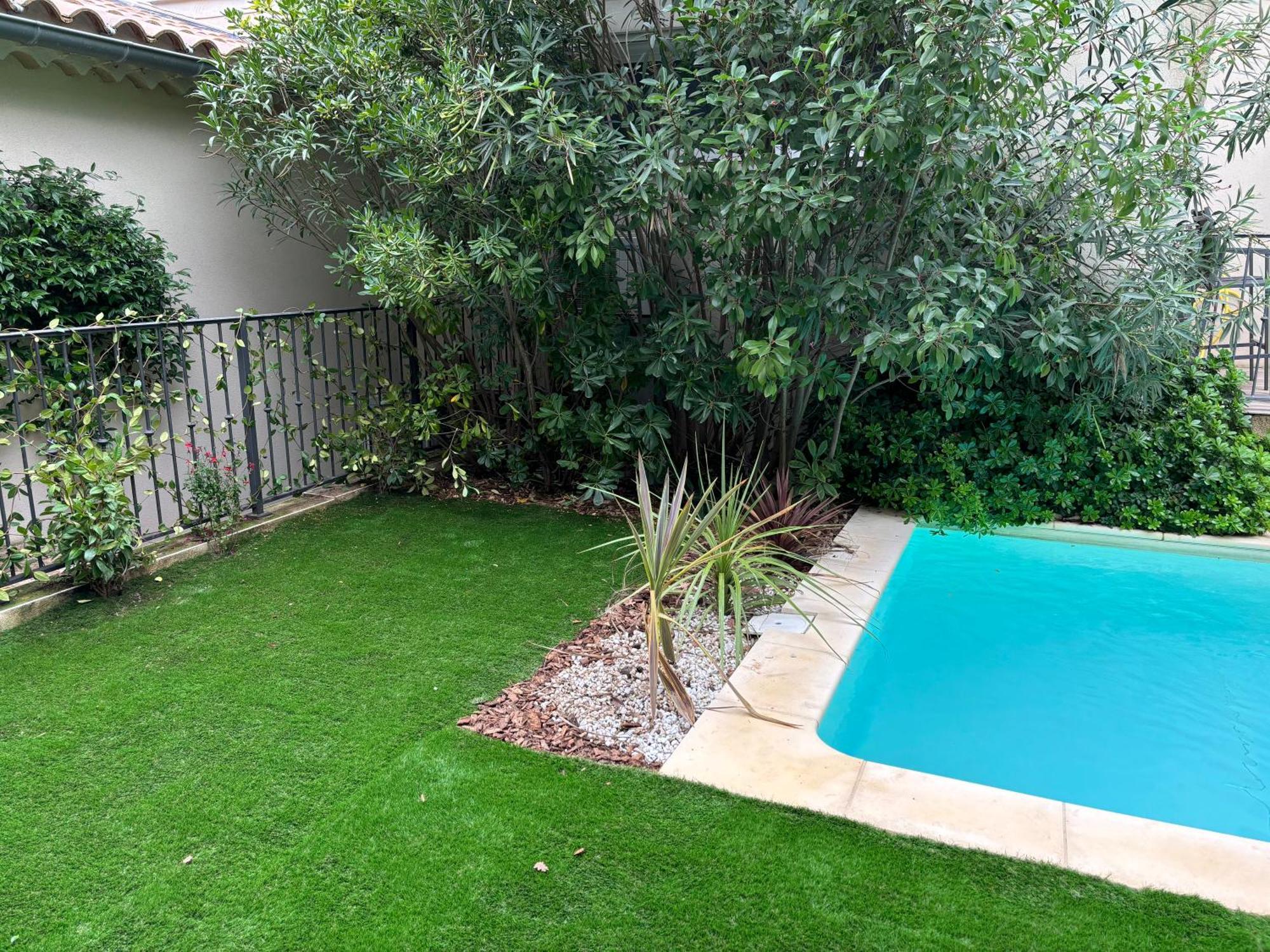 Les Jardins Du Castelas - Piscines, Jardins Et Spas Privatifs * Uchaux