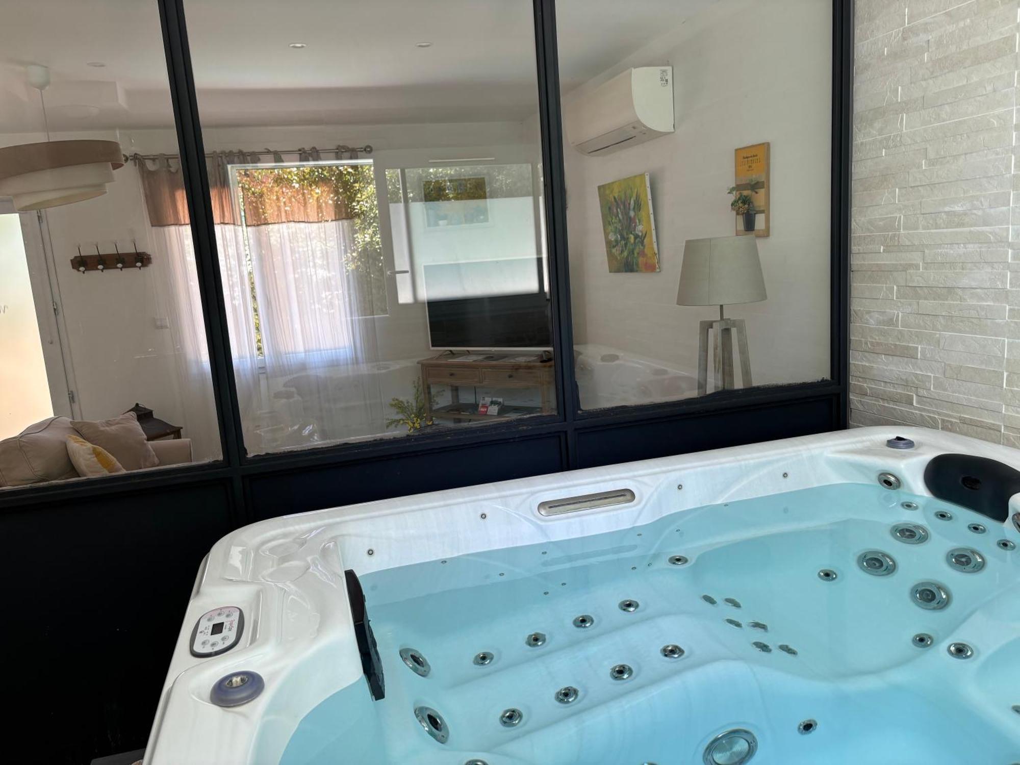 Villa Les Jardins Du Castelas - Piscines, Jardins Et Spas Privatifs Uchaux